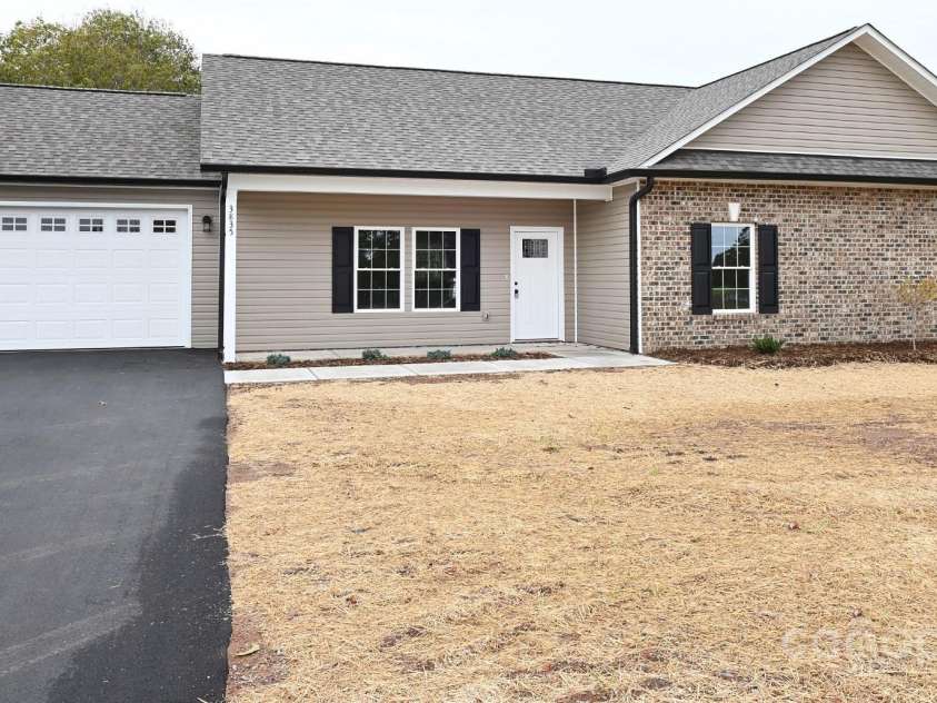 3835 Sulphur Springs Road, Hickory, NC 28601.  MLS# CAR4292370, YatesRealty ID 31952. 