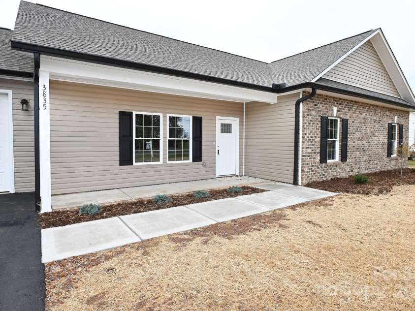3835 Sulphur Springs Road, Hickory, NC 28601.  MLS# CAR4292370, YatesRealty ID 31952. 