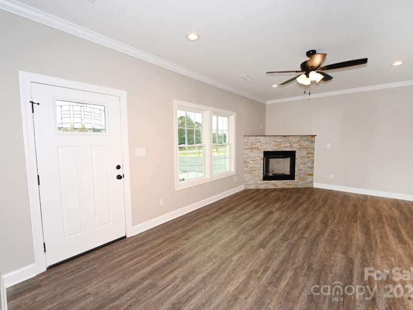 3835 Sulphur Springs Road, Hickory, NC 28601.  MLS# CAR4292370, YatesRealty ID 31952. 