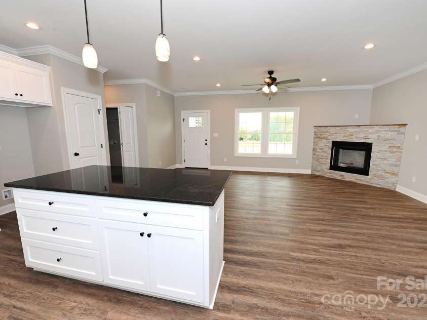 3835 Sulphur Springs Road, Hickory, NC 28601.  MLS# CAR4292370, YatesRealty ID 31952. 