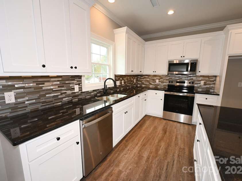 3835 Sulphur Springs Road, Hickory, NC 28601.  MLS# CAR4292370, YatesRealty ID 31952. 