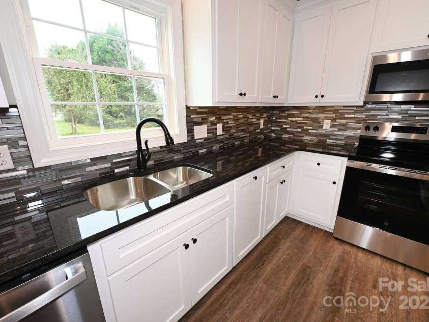 3835 Sulphur Springs Road, Hickory, NC 28601.  MLS# CAR4292370, YatesRealty ID 31952. 