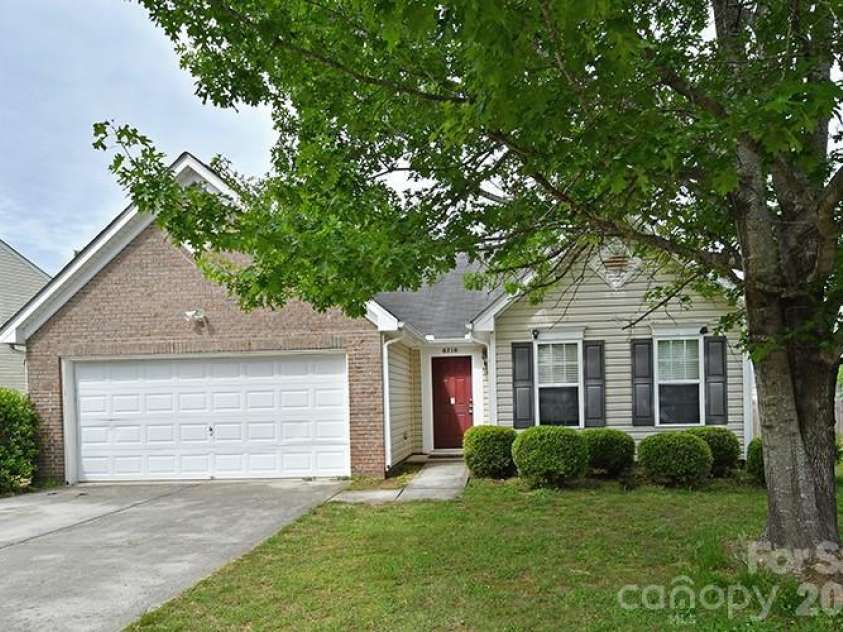 6710 Goldenwillow Drive, Charlotte, NC 28215.  MLS# CAR4392839, YatesRealty ID 31952. 