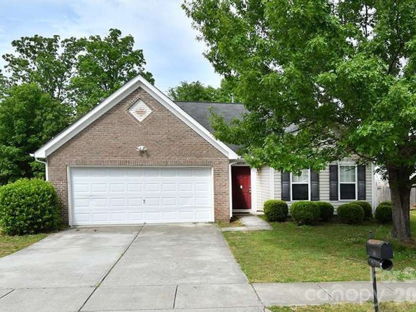 6710 Goldenwillow Drive, Charlotte, NC 28215.  MLS# CAR4392839, YatesRealty ID 31952. 
