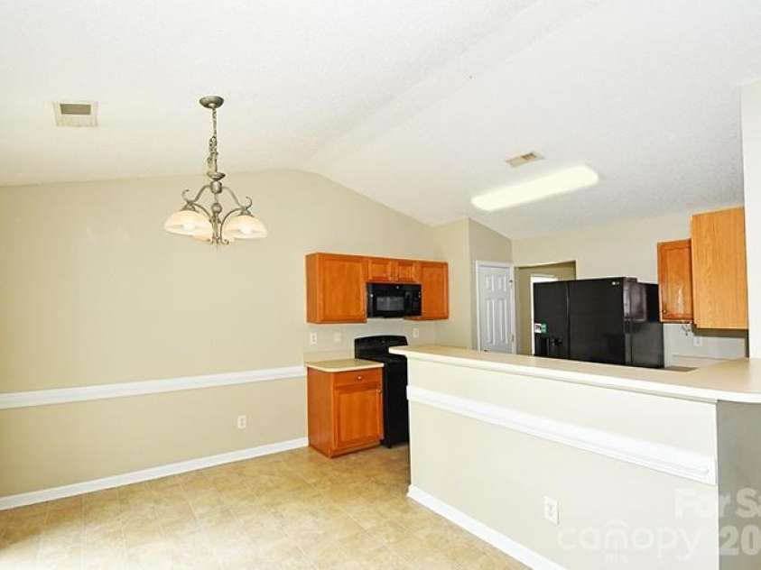 6710 Goldenwillow Drive, Charlotte, NC 28215.  MLS# CAR4392839, YatesRealty ID 31952. 