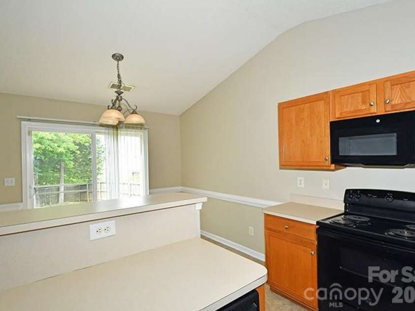 6710 Goldenwillow Drive, Charlotte, NC 28215.  MLS# CAR4392839, YatesRealty ID 31952. 