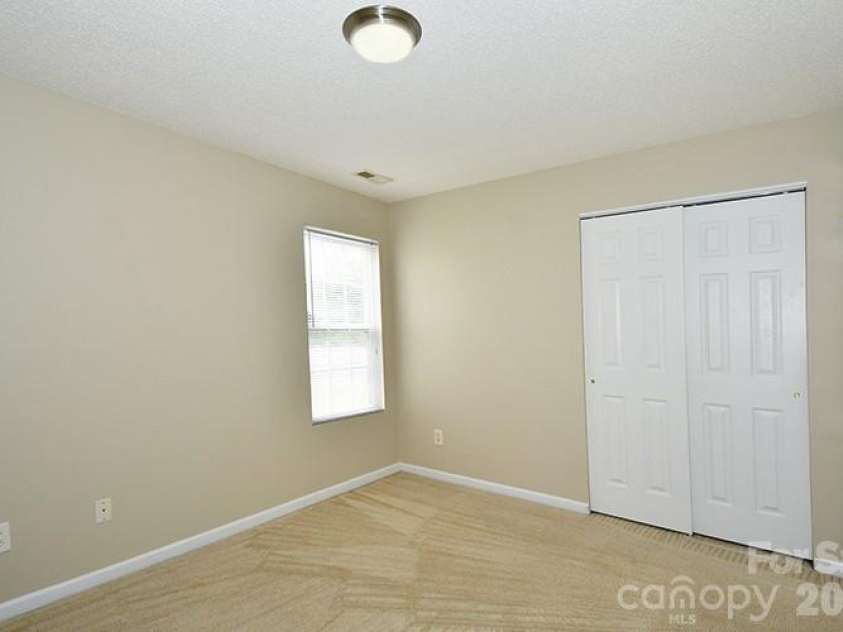 6710 Goldenwillow Drive, Charlotte, NC 28215.  MLS# CAR4392839, YatesRealty ID 31952. 