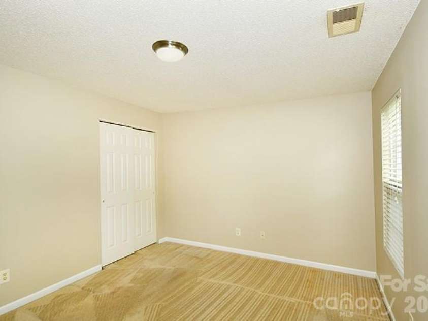6710 Goldenwillow Drive, Charlotte, NC 28215.  MLS# CAR4392839, YatesRealty ID 31952. 