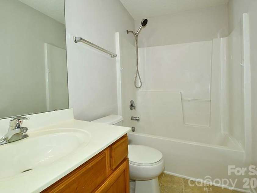 6710 Goldenwillow Drive, Charlotte, NC 28215.  MLS# CAR4392839, YatesRealty ID 31952. 