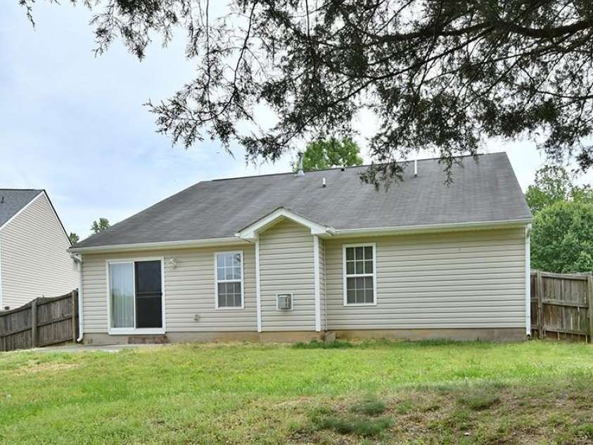 6710 Goldenwillow Drive, Charlotte, NC 28215.  MLS# CAR4392839, YatesRealty ID 31952. 