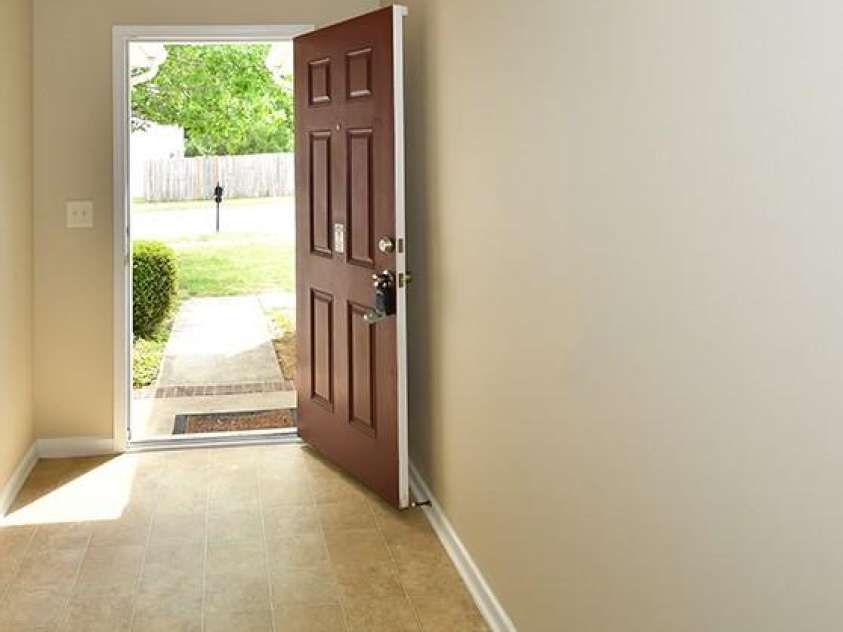 6710 Goldenwillow Drive, Charlotte, NC 28215.  MLS# CAR4392839, YatesRealty ID 31952. 