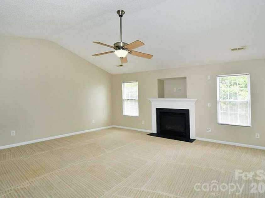 6710 Goldenwillow Drive, Charlotte, NC 28215.  MLS# CAR4392839, YatesRealty ID 31952. 