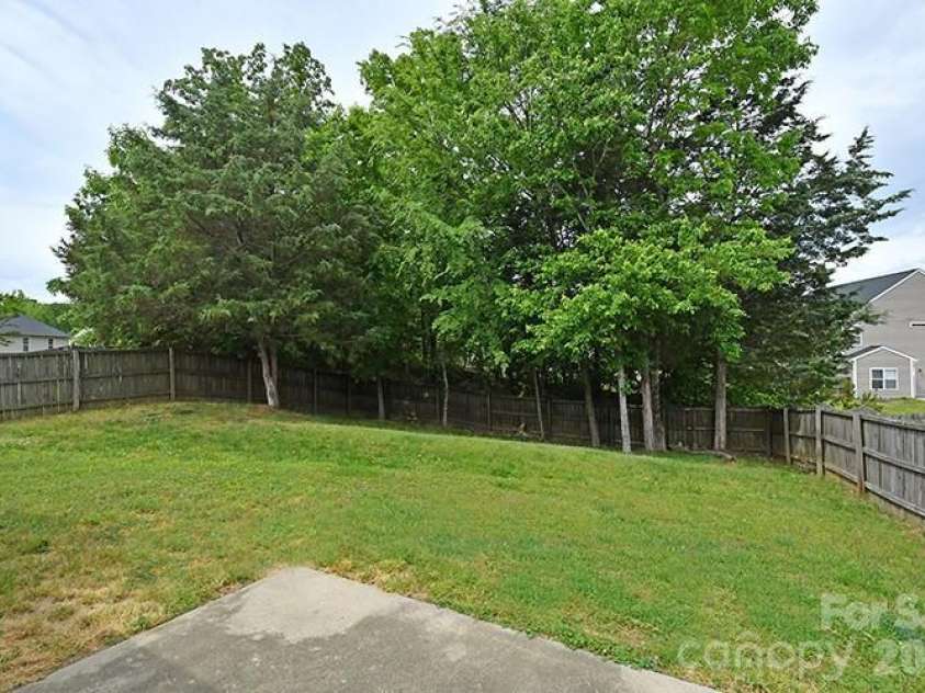 6710 Goldenwillow Drive, Charlotte, NC 28215.  MLS# CAR4392839, YatesRealty ID 31952. 