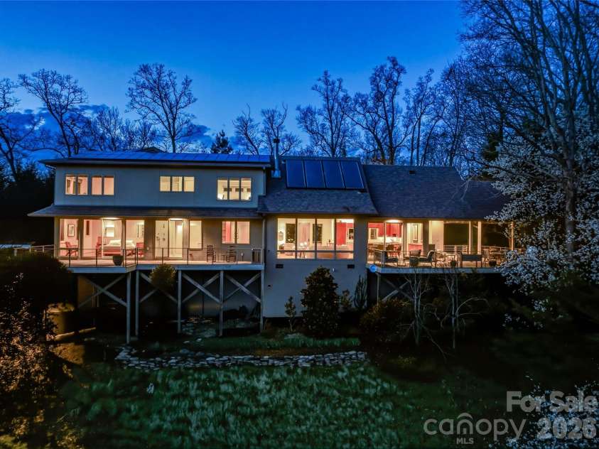 102 Horizon Hill Road, Asheville, NC 28804.  MLS# CAR4355057, YatesRealty ID 31953. 