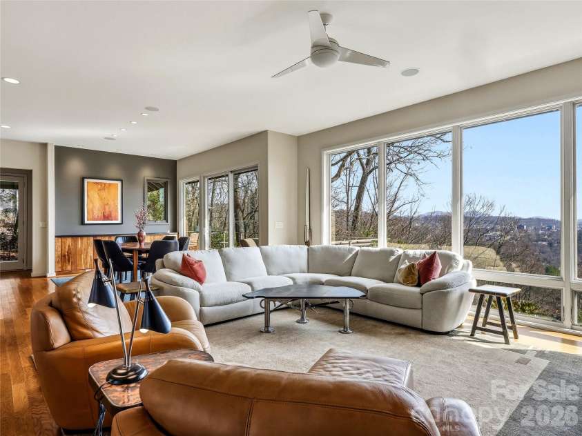 102 Horizon Hill Road, Asheville, NC 28804.  MLS# CAR4355057, YatesRealty ID 31953. 