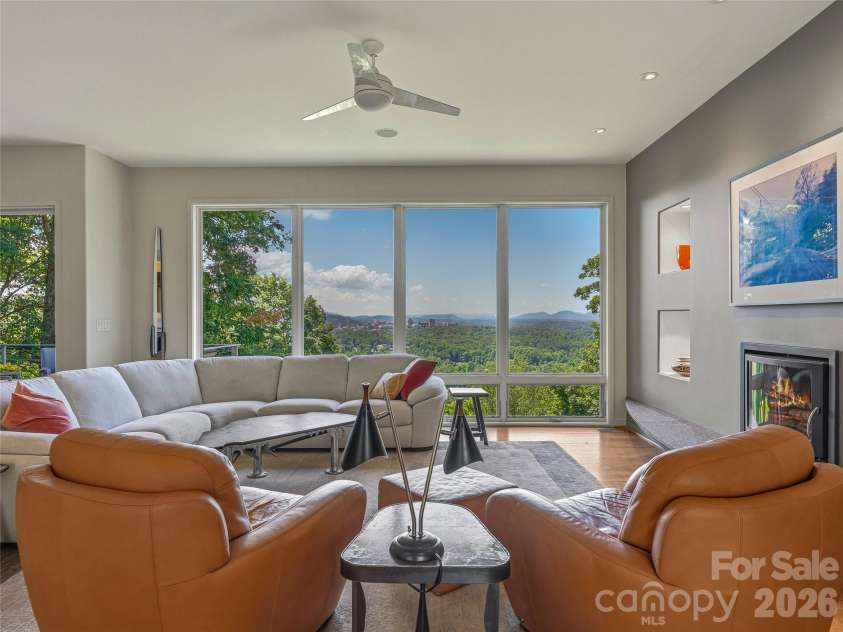 102 Horizon Hill Road, Asheville, NC 28804.  MLS# CAR4355057, YatesRealty ID 31953. 
