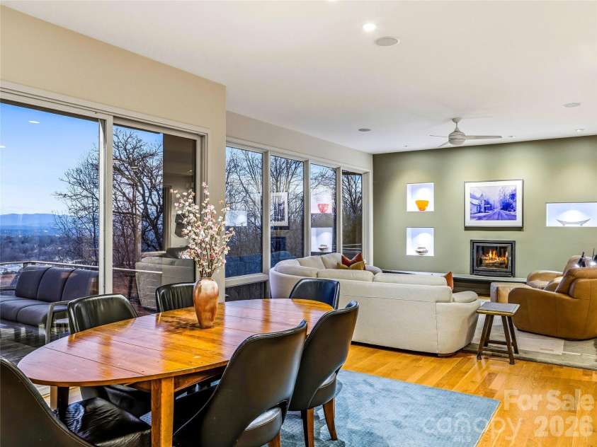 102 Horizon Hill Road, Asheville, NC 28804.  MLS# CAR4355057, YatesRealty ID 31953. Open Bright Floor plan 