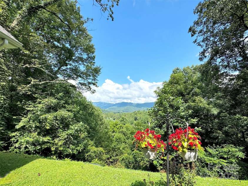 562 Beechwood Drive, Sylva, NC 28779.  MLS# CAR4291137, YatesRealty ID 31953. 