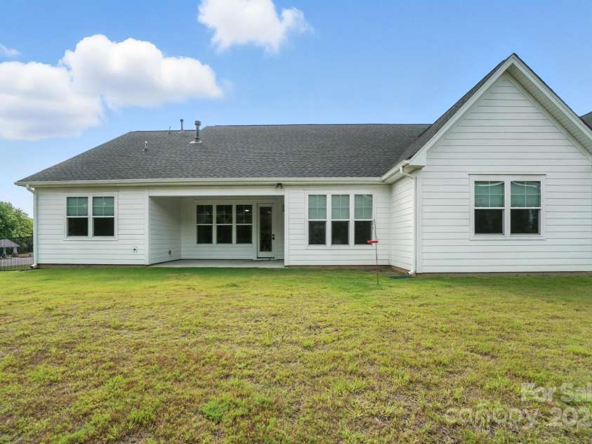 110 Still Creek Drive, Mooresville, NC 28115.  MLS# CAR4301549, YatesRealty ID 31955. 