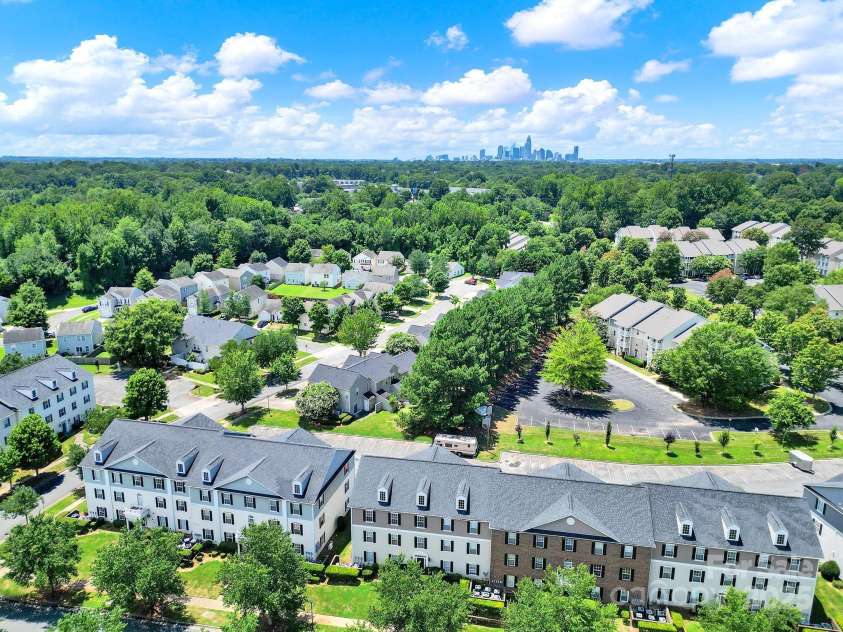 1182 Plaza Walk Drive, Charlotte, NC 28215.  MLS# CAR4281712, YatesRealty ID 31956. 