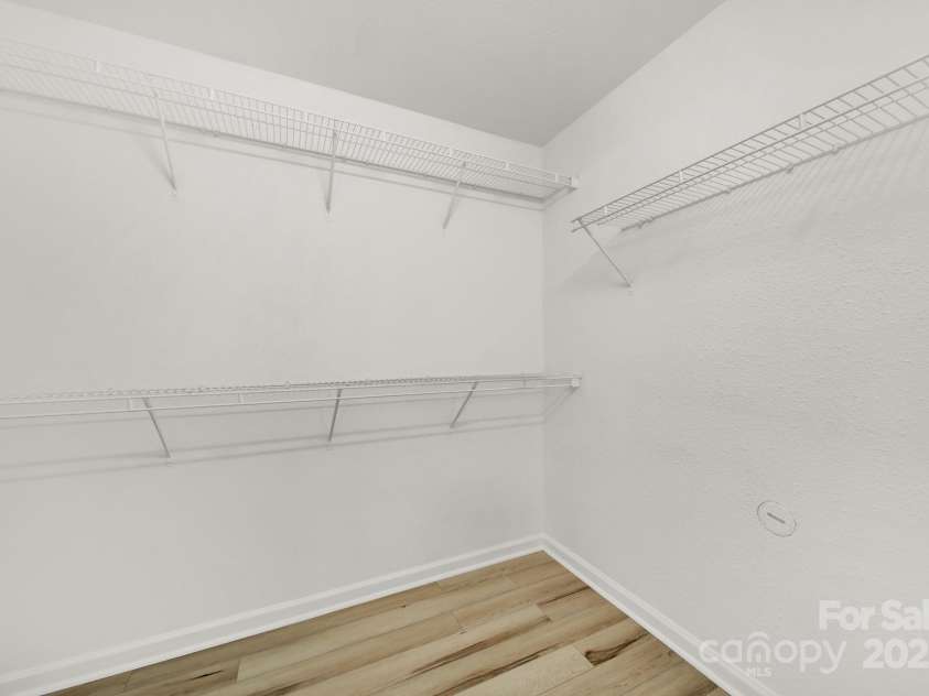 1182 Plaza Walk Drive, Charlotte, NC 28215.  MLS# CAR4281712, YatesRealty ID 31956. 