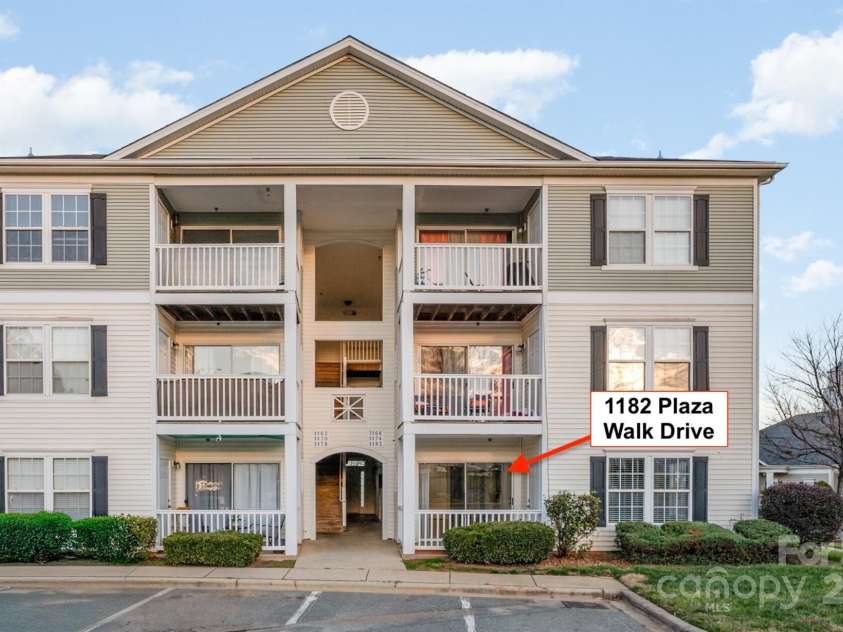 1182 Plaza Walk Drive, Charlotte, NC 28215.  MLS# CAR4328214, YatesRealty ID 31956. 