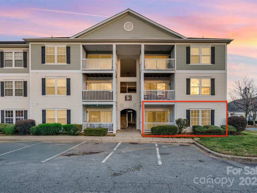 1182 Plaza Walk Drive, Charlotte, NC 28215.  MLS# CAR4328214, YatesRealty ID 31956. 