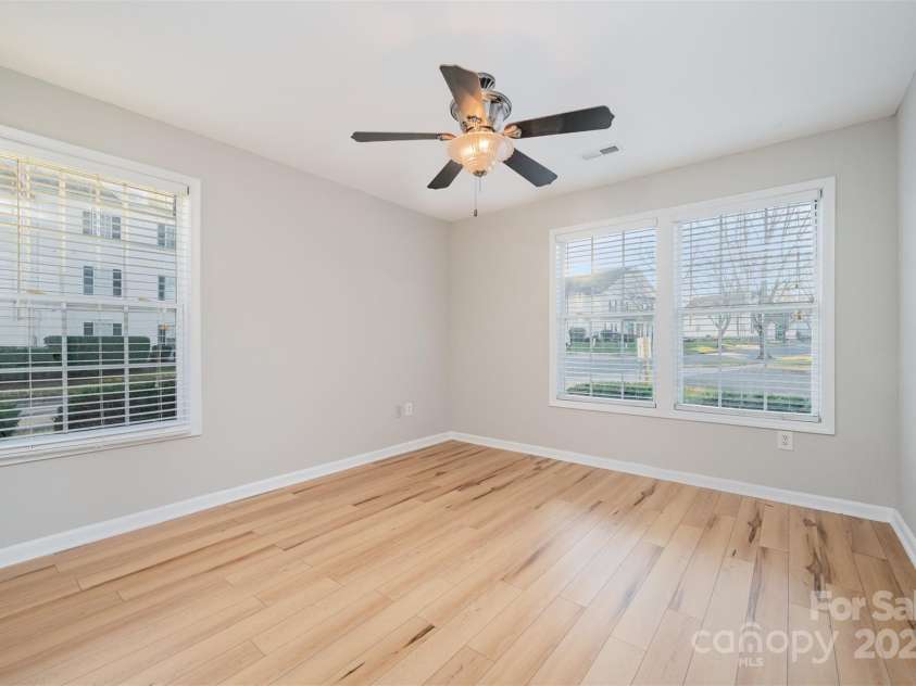 1182 Plaza Walk Drive, Charlotte, NC 28215.  MLS# CAR4328214, YatesRealty ID 31956. 