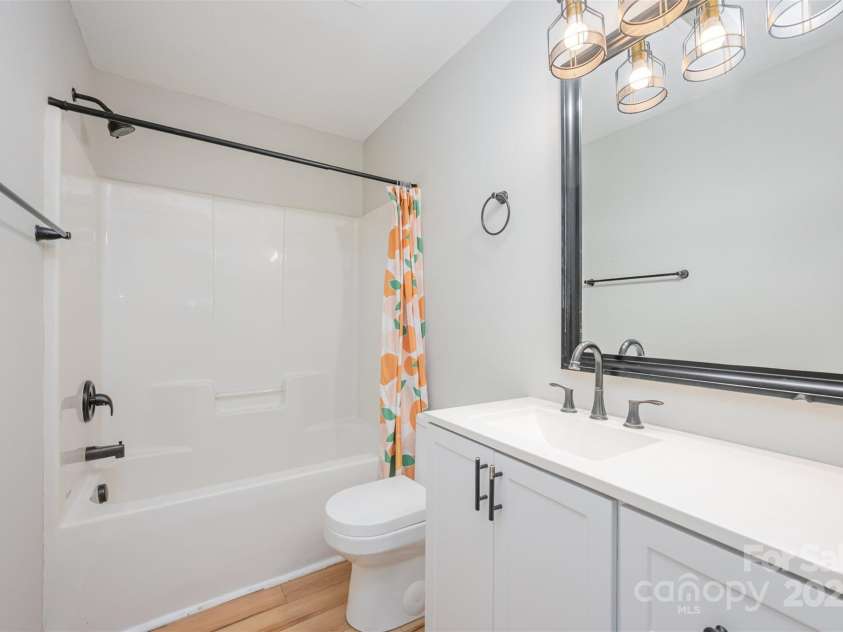 1182 Plaza Walk Drive, Charlotte, NC 28215.  MLS# CAR4328214, YatesRealty ID 31956. 