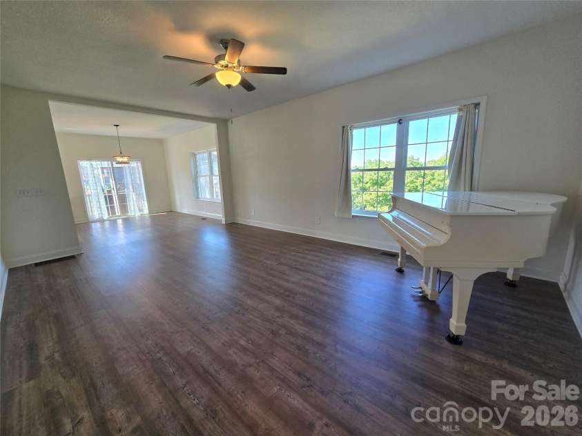 37 Justice Drive, Leicester, NC 28748.  MLS# CAR4393415, YatesRealty ID 31957. Living