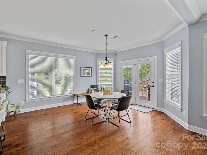 12214 Bonny Oaks Drive, Cornelius, NC 28031.  MLS# CAR4264474, YatesRealty ID 31958. Eat-In Breakfast area. Tons of natural light!