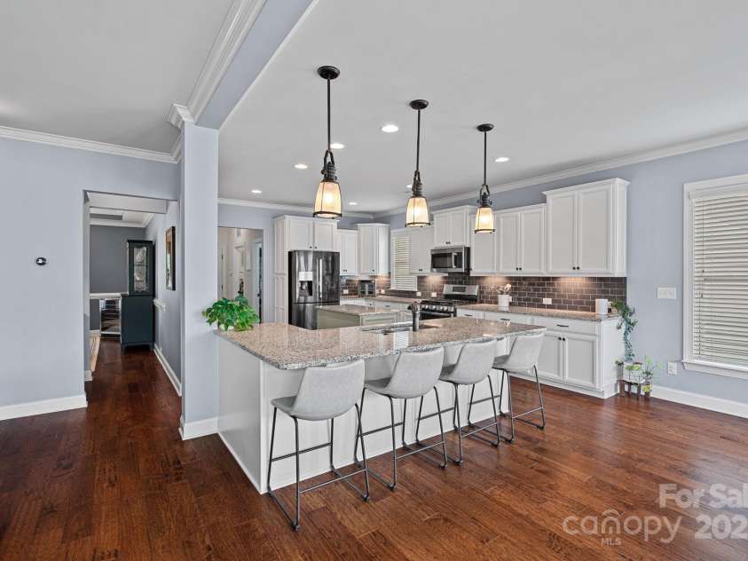 12214 Bonny Oaks Drive, Cornelius, NC 28031.  MLS# CAR4264474, YatesRealty ID 31958. Island bar seating