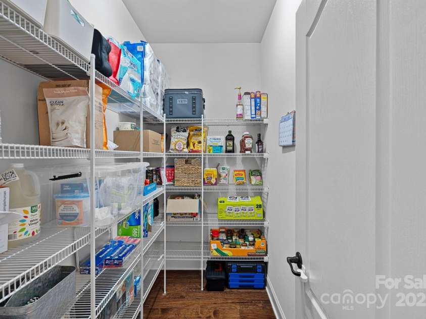 12214 Bonny Oaks Drive, Cornelius, NC 28031.  MLS# CAR4264474, YatesRealty ID 31958. Large walk-in pantry