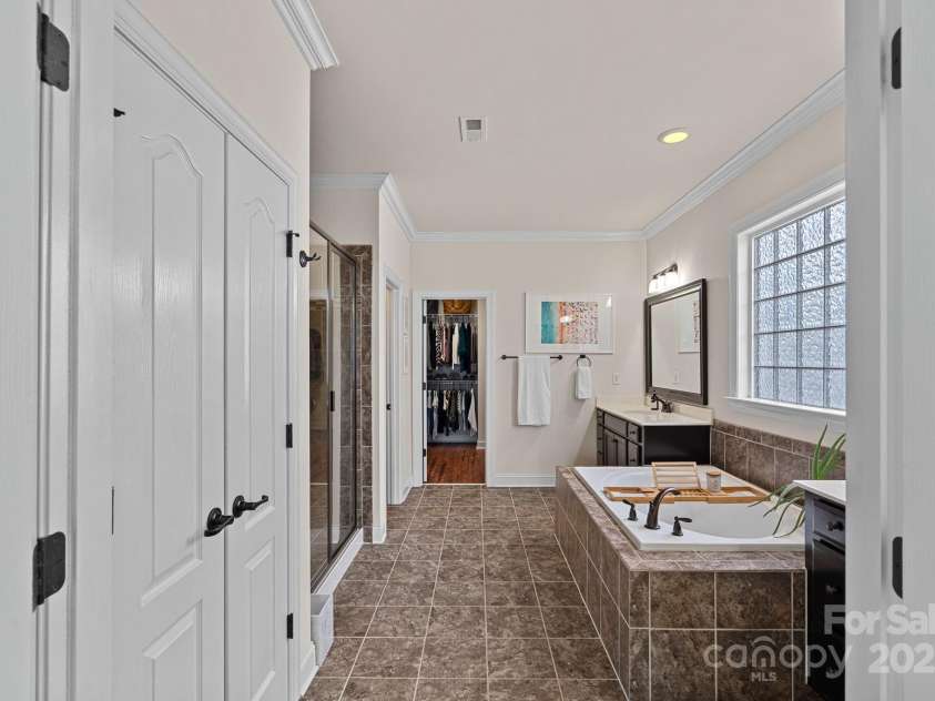 12214 Bonny Oaks Drive, Cornelius, NC 28031.  MLS# CAR4264474, YatesRealty ID 31958. Oversized primary bathroom