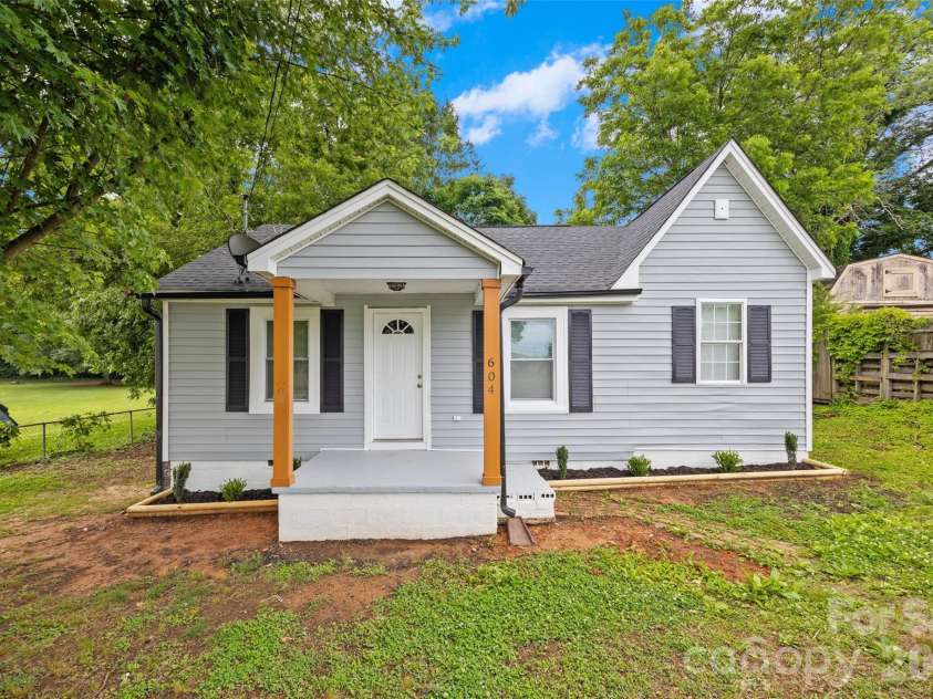 604 Mauney Avenue, Kings Mountain, NC 28086.  MLS# CAR4387457, YatesRealty ID 31958. 