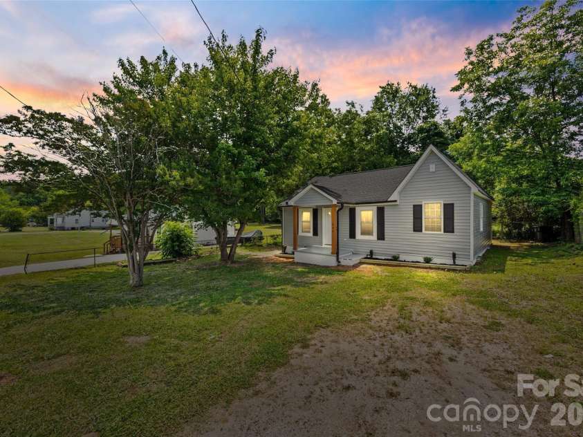 604 Mauney Avenue, Kings Mountain, NC 28086.  MLS# CAR4387457, YatesRealty ID 31958. 