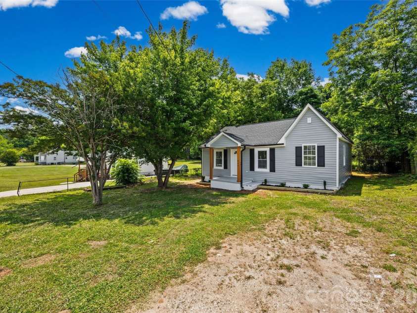 604 Mauney Avenue, Kings Mountain, NC 28086.  MLS# CAR4387457, YatesRealty ID 31958. 