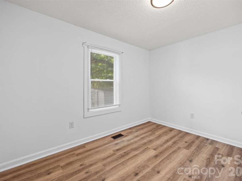 604 Mauney Avenue, Kings Mountain, NC 28086.  MLS# CAR4387457, YatesRealty ID 31958. 