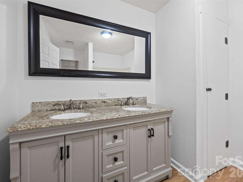 604 Mauney Avenue, Kings Mountain, NC 28086.  MLS# CAR4387457, YatesRealty ID 31958. 