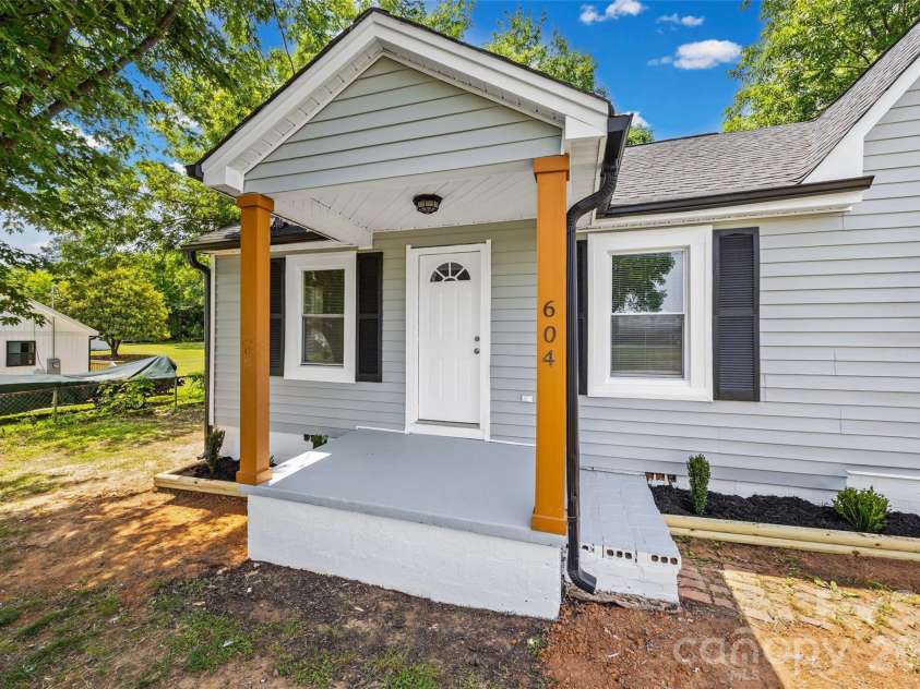 604 Mauney Avenue, Kings Mountain, NC 28086.  MLS# CAR4387457, YatesRealty ID 31958. 