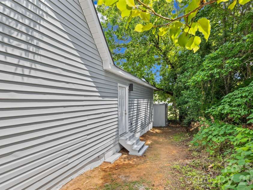604 Mauney Avenue, Kings Mountain, NC 28086.  MLS# CAR4387457, YatesRealty ID 31958. 