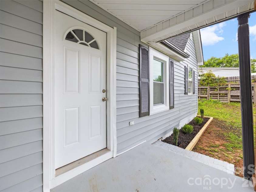 604 Mauney Avenue, Kings Mountain, NC 28086.  MLS# CAR4387457, YatesRealty ID 31958. 