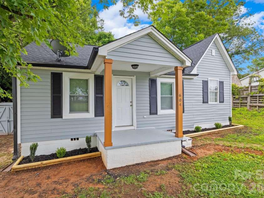 604 Mauney Avenue, Kings Mountain, NC 28086.  MLS# CAR4387457, YatesRealty ID 31958. 