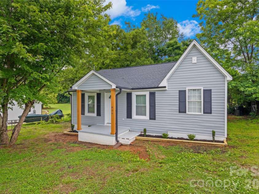 604 Mauney Avenue, Kings Mountain, NC 28086.  MLS# CAR4387457, YatesRealty ID 31958. 