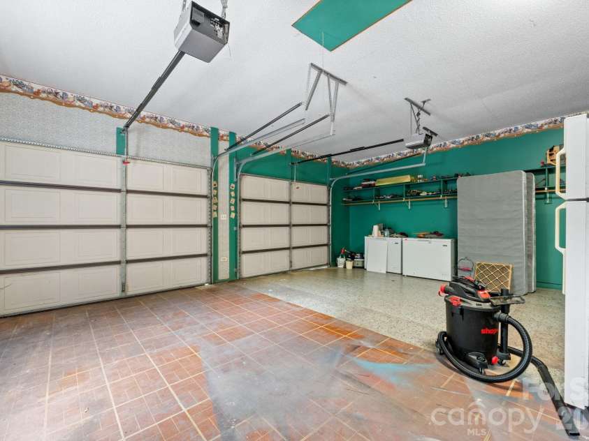 3110 Ninth Tee Drive, Newton, NC 28658.  MLS# CAR4427024, YatesRealty ID 31959. 2 car garage
