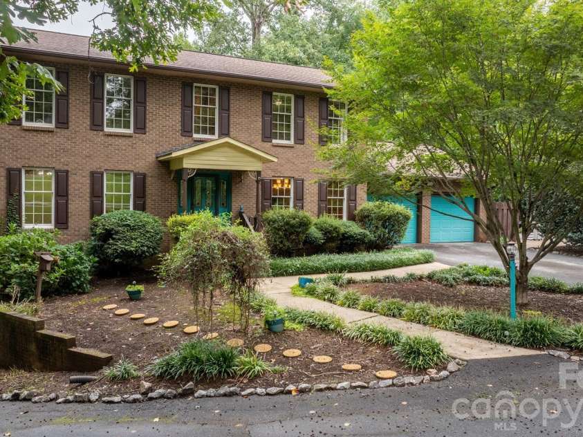 3110 Ninth Tee Drive, Newton, NC 28658.  MLS# CAR4427024, YatesRealty ID 31959. Front of home with circular drive