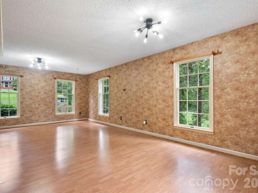 3110 Ninth Tee Drive, Newton, NC 28658.  MLS# CAR4427024, YatesRealty ID 31959. Living room