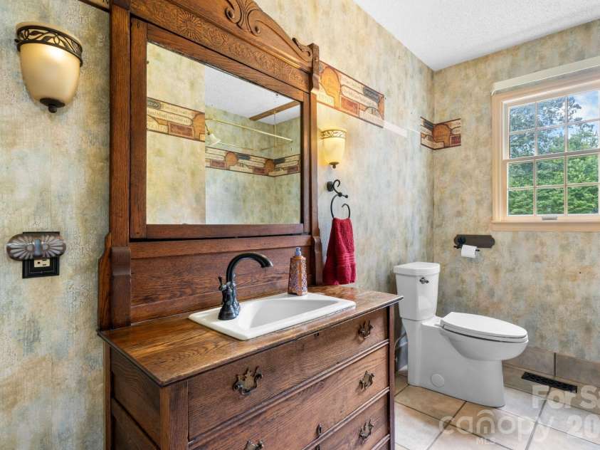 3110 Ninth Tee Drive, Newton, NC 28658.  MLS# CAR4427024, YatesRealty ID 31959. Main level full bath 1