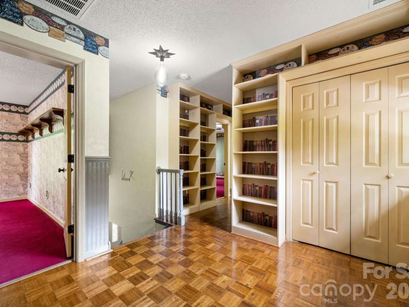 3110 Ninth Tee Drive, Newton, NC 28658.  MLS# CAR4427024, YatesRealty ID 31959. Upstairs foyer area