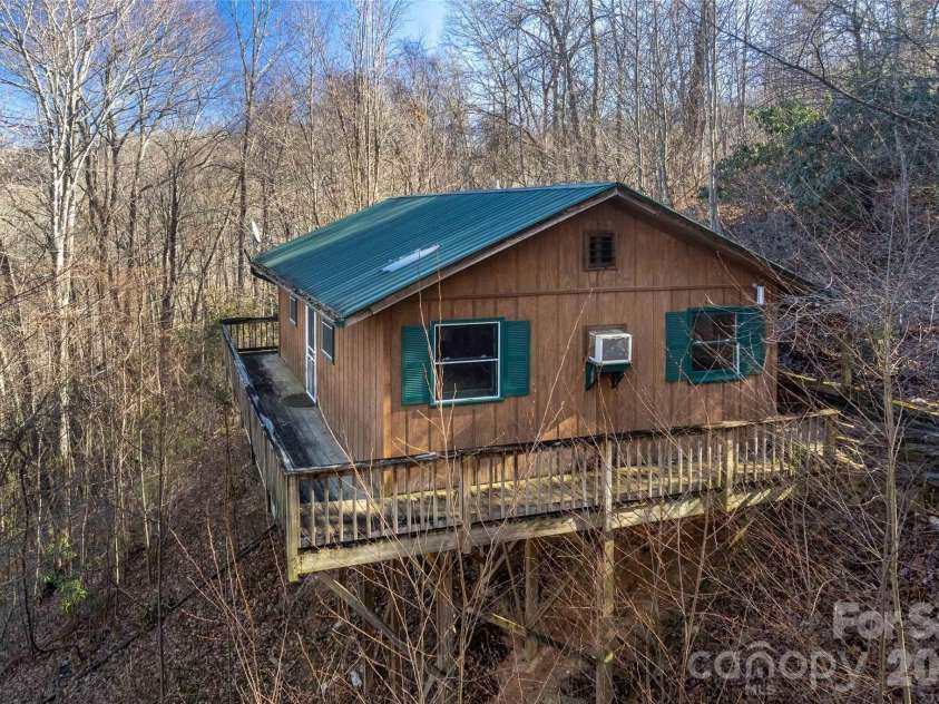 244 Grindstone Knob Road, Whittier, NC 28789.  MLS# CAR4342276, YatesRealty ID 3196. 